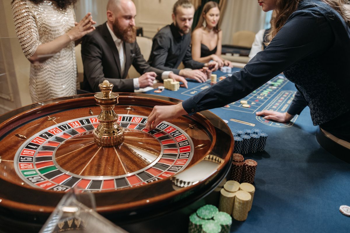 Dealer live casino di meja roulette